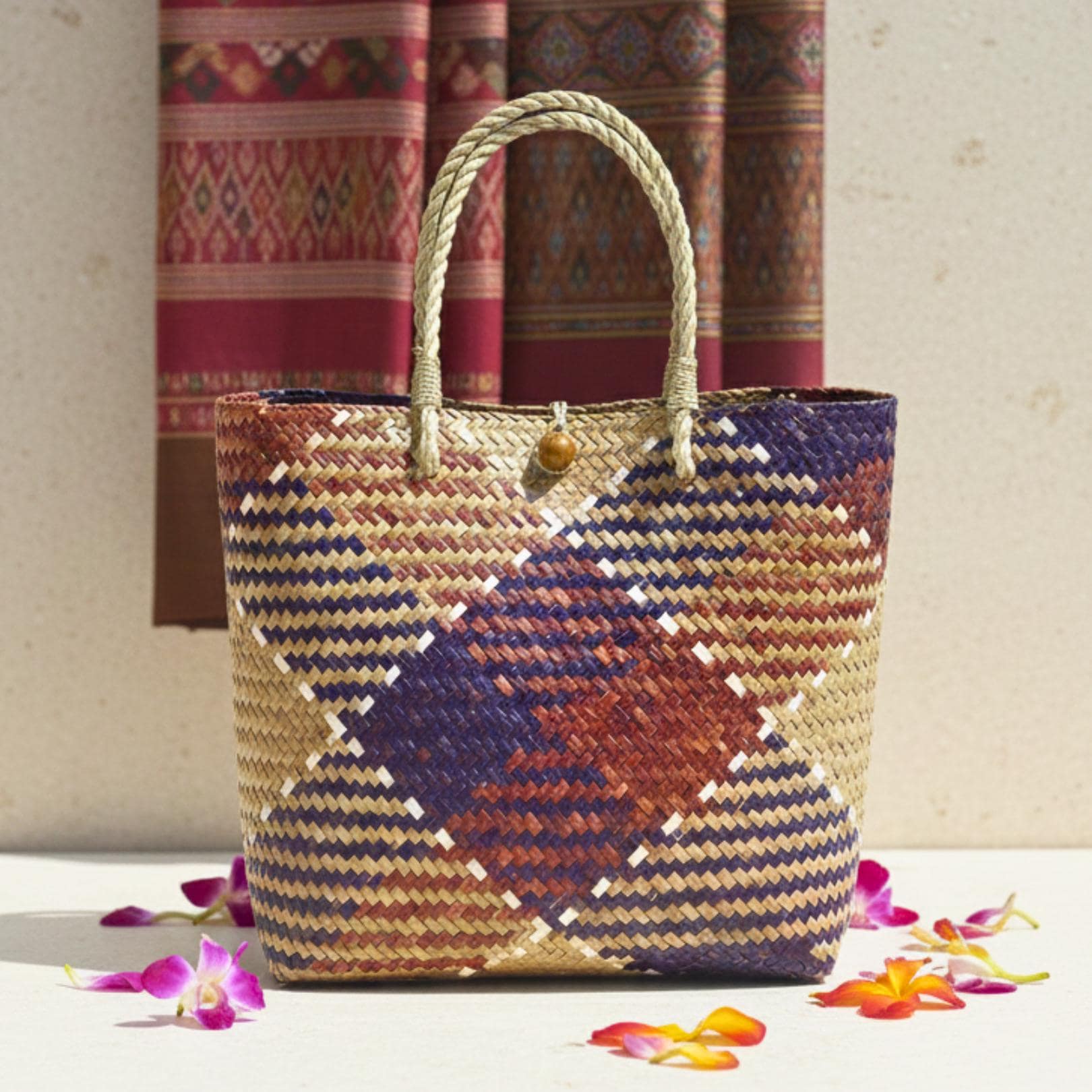 Hand Woven Rattan Market Tote: Earthy Diamond Pattern Boho Handbag