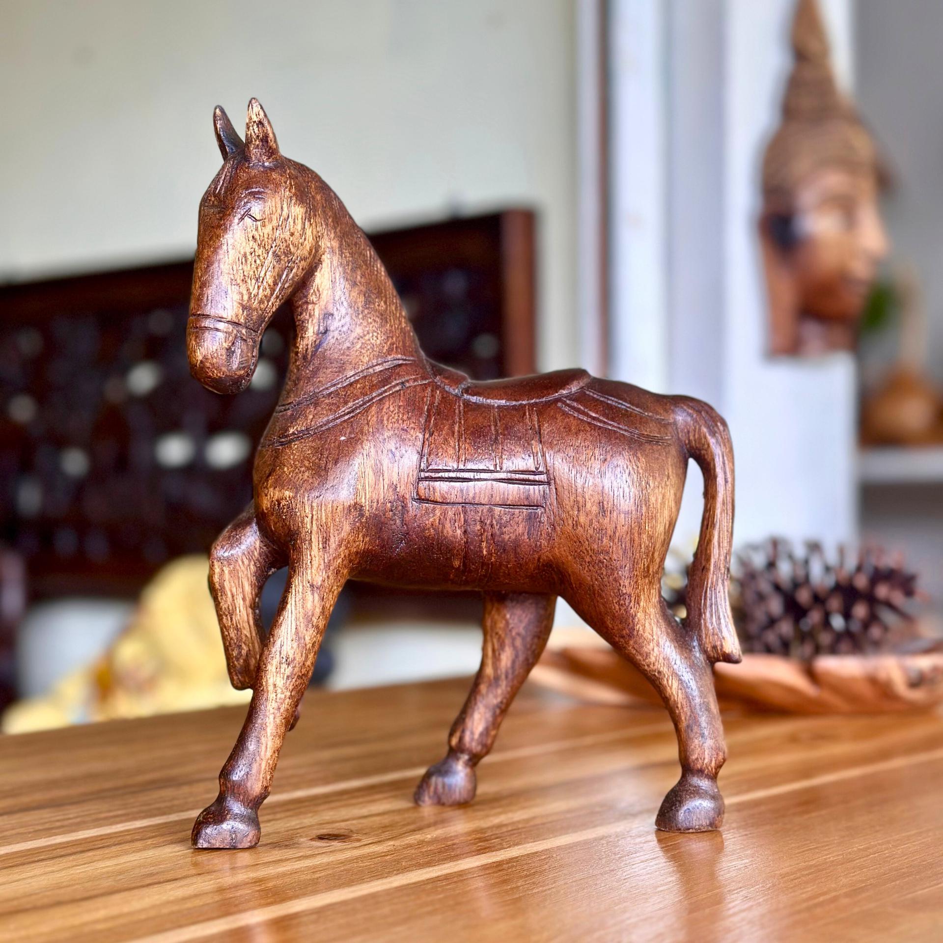 Hand-Carved Wooden Horse Statue: Rustic Farmhouse Decor
