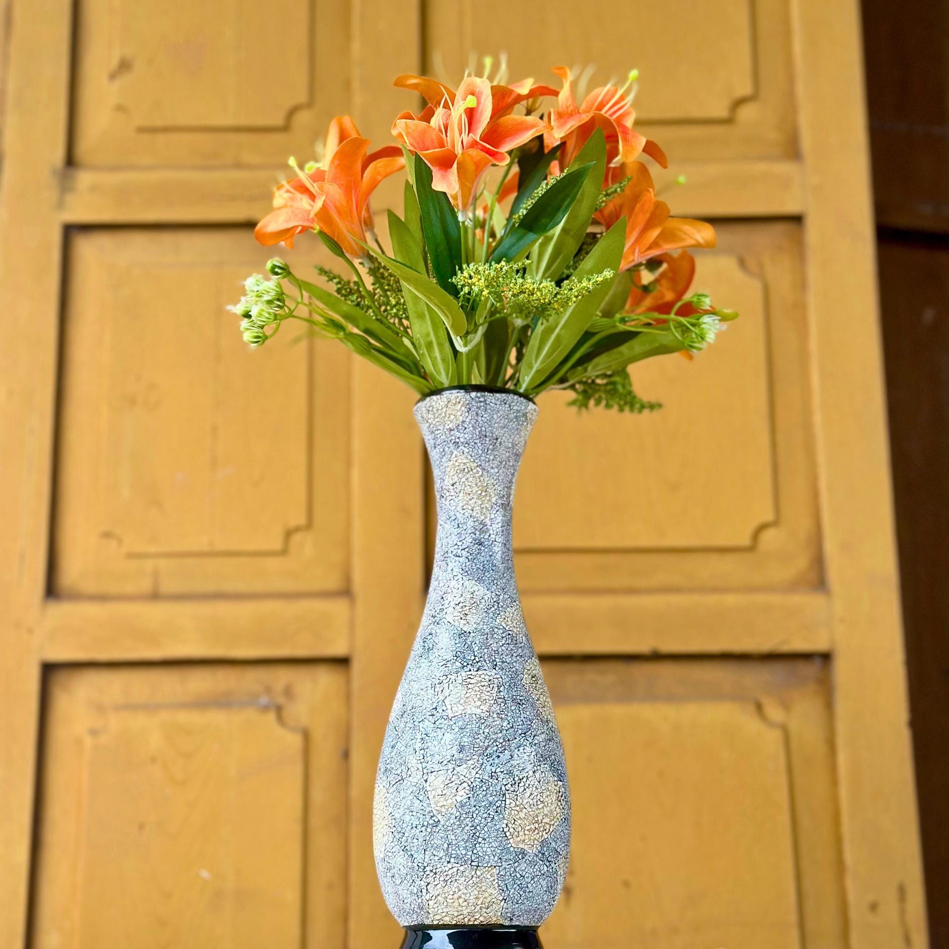 Handmade Thai Lacquer Vase: Elegant Eggshell Inlay, Wooden Flower Vessel
