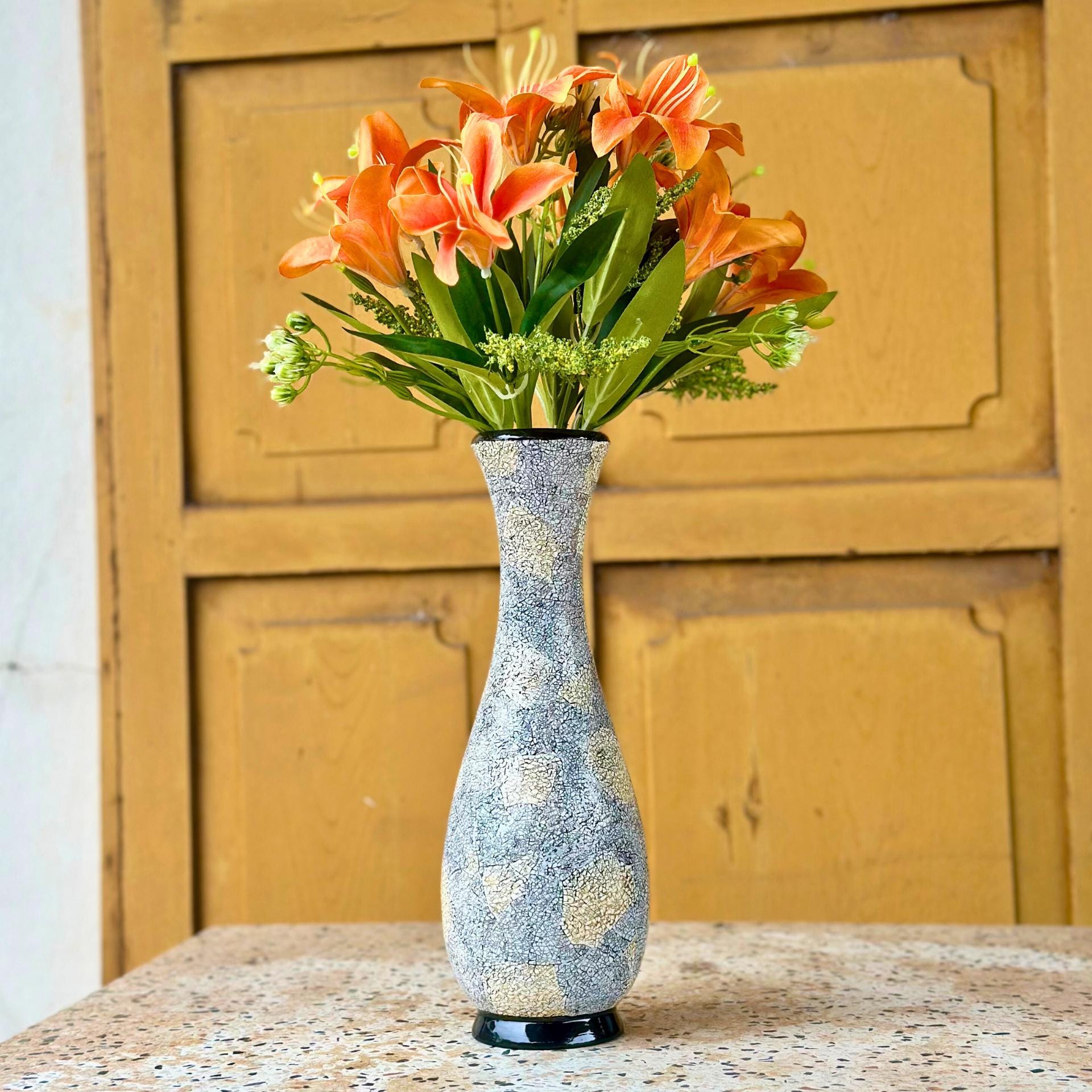 Handmade Thai Lacquer Vase: Elegant Eggshell Inlay, Wooden Flower Vessel