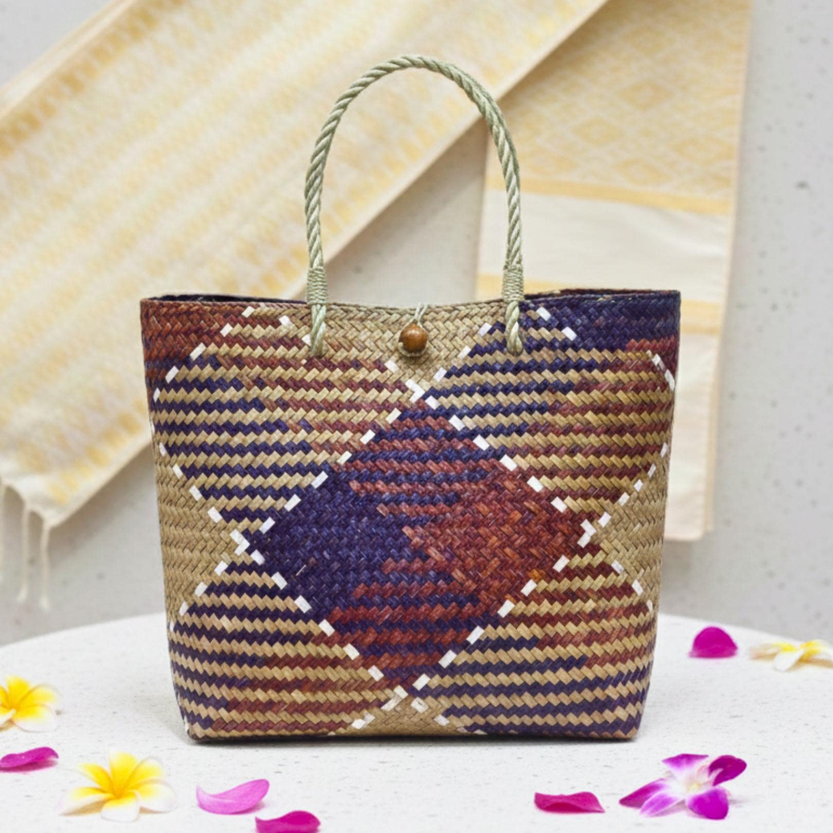 Hand Woven Rattan Market Tote: Earthy Diamond Pattern Boho Handbag