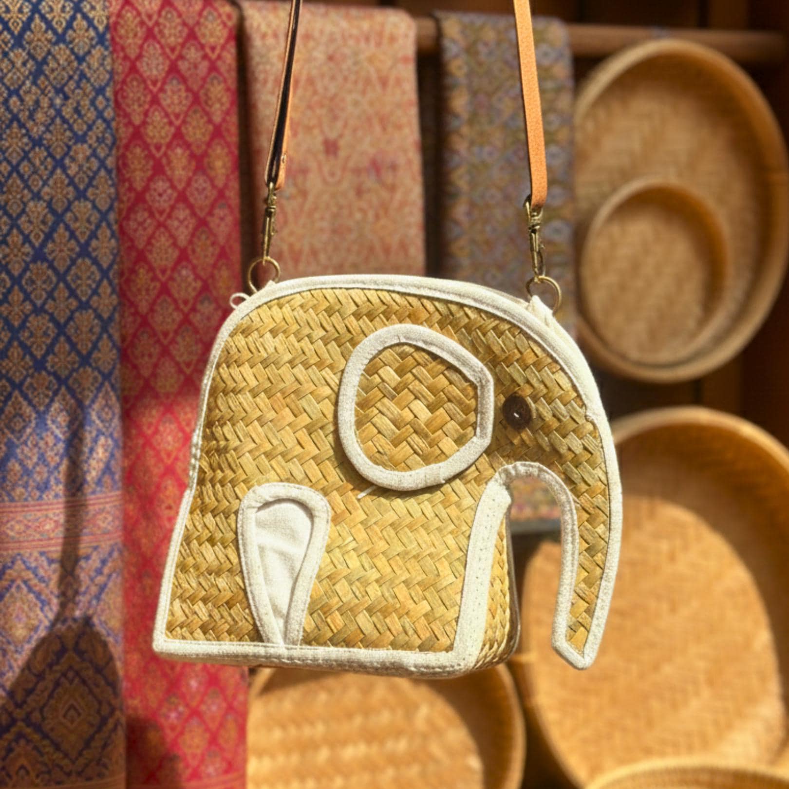 Hand Woven Elephant Rattan Shoulder Bag: Charming Animal Motif Purse
